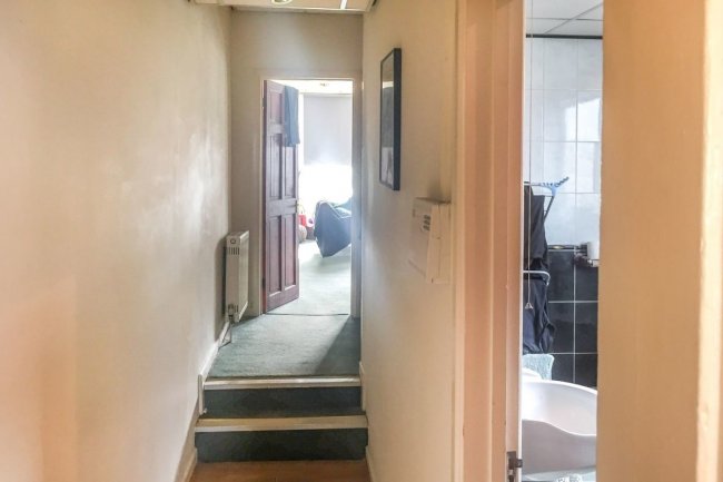 383 Bath Road,  Arnos Vale, Bristol BS4 3EU
 10