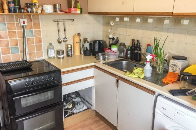 383 Bath Road,  Arnos Vale, Bristol BS4 3EU
 10