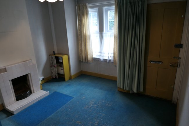 1 Rippleby Cottages, High Street, Ripley, Surrey, GU23 6AU
 2