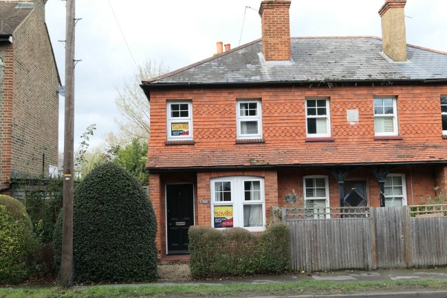 1 Rippleby Cottages, High Street, Ripley, Surrey, GU23 6AU
 2