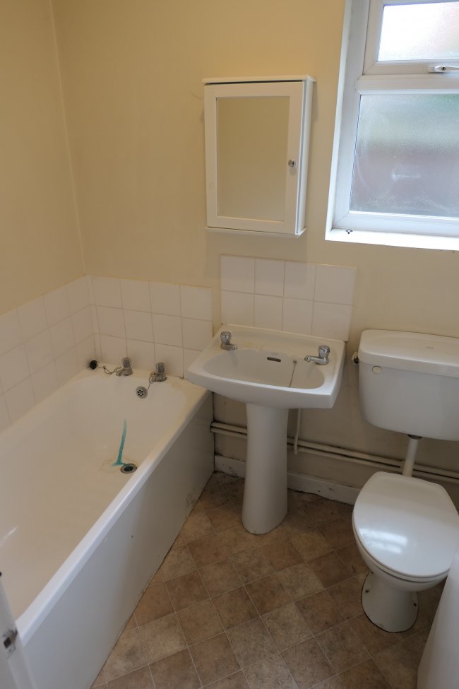 1 Rippleby Cottages, High Street, Ripley, Surrey, GU23 6AU
 2