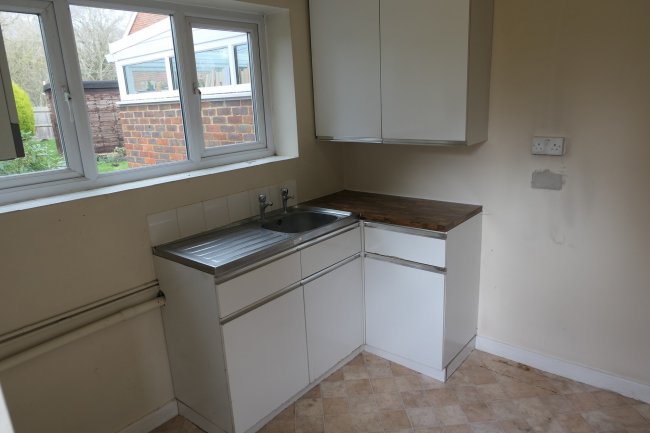 1 Rippleby Cottages, High Street, Ripley, Surrey, GU23 6AU
 2