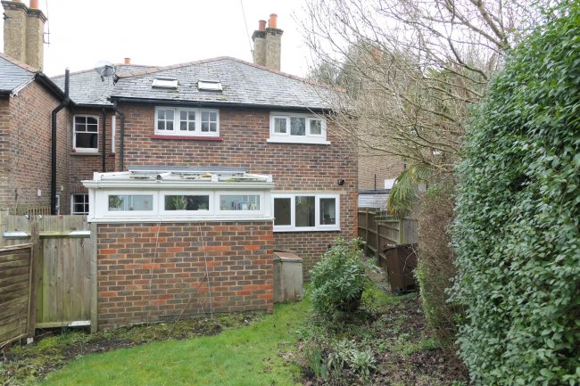 1 Rippleby Cottages, High Street, Ripley, Surrey, GU23 6AU
 2