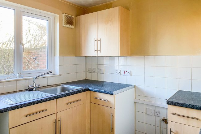 25 Caistor Close, Calcot, Reading RG31 7AY
 7