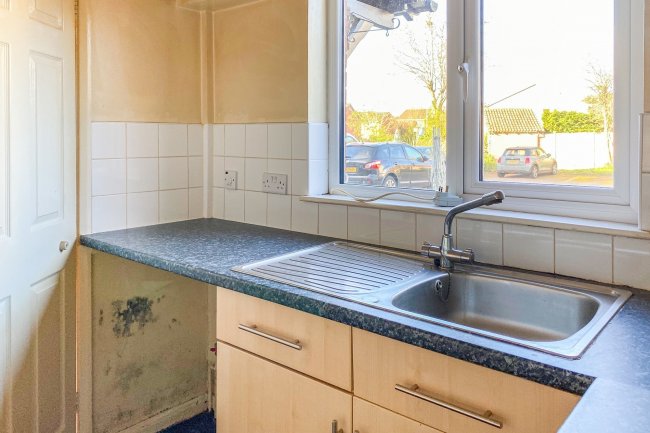 25 Caistor Close, Calcot, Reading RG31 7AY
 7