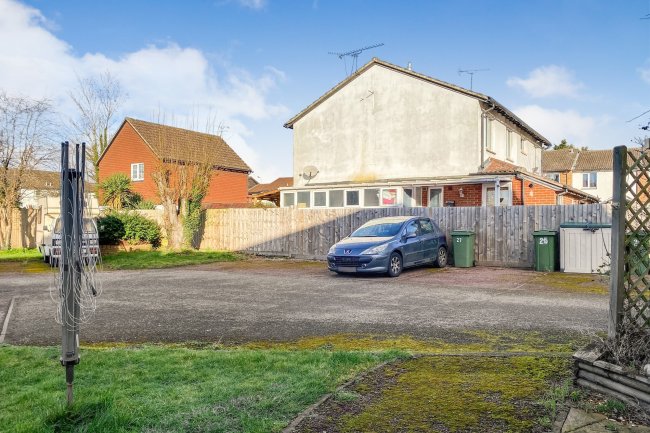 25 Caistor Close, Calcot, Reading RG31 7AY
 7