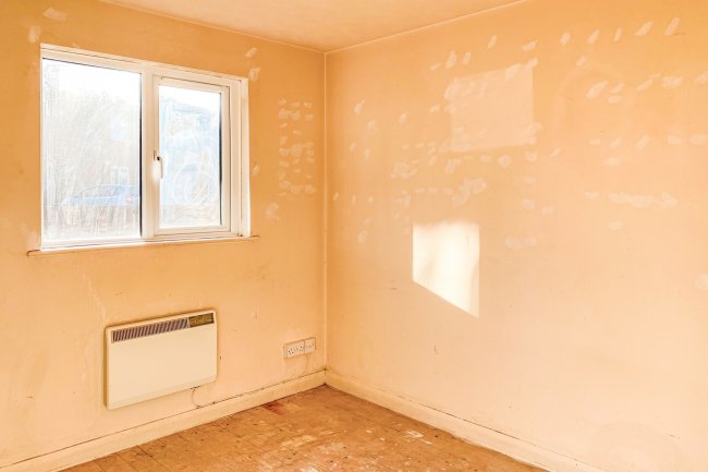 25 Caistor Close, Calcot, Reading RG31 7AY
 7