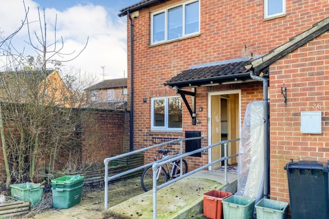 25 Caistor Close, Calcot, Reading RG31 7AY
 7