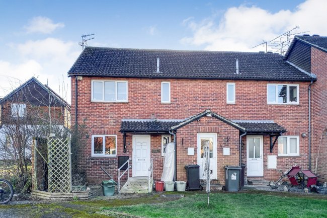 25 Caistor Close, Calcot, Reading RG31 7AY
 7