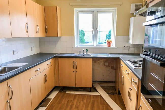 5 Saunton Gardens, Farnborough, Hampshire GU14 8UN 
 1