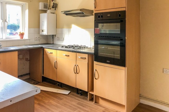 5 Saunton Gardens, Farnborough, Hampshire GU14 8UN 
 1