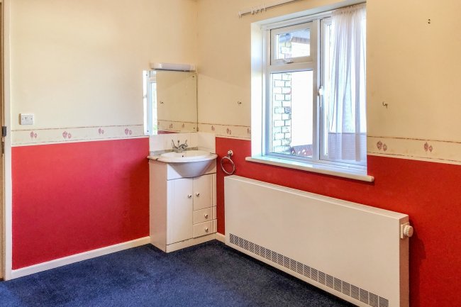 5 Saunton Gardens, Farnborough, Hampshire GU14 8UN 
 1