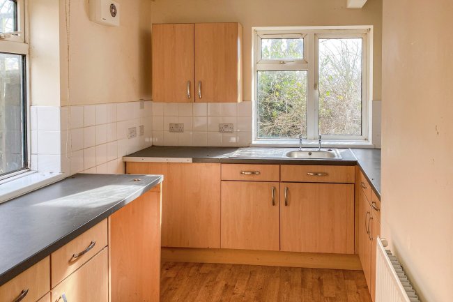 51 Grove Road, Hastings, East Sussex TN35 4JS
 8