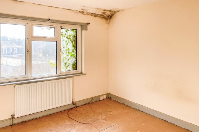 51 Grove Road, Hastings, East Sussex TN35 4JS
 8