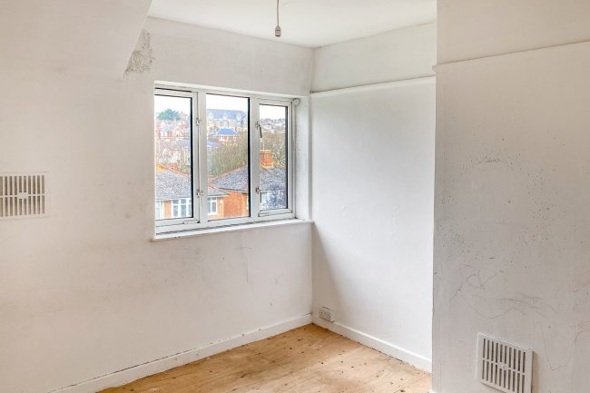 6 Boyne Road, Hastings, East Sussex TN35 5NZ
 9