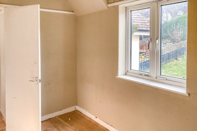 6 Boyne Road, Hastings, East Sussex TN35 5NZ
 9