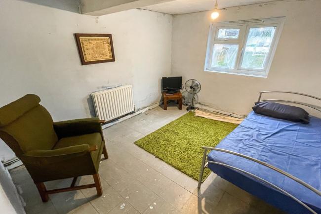 32A Warwick Road, Penge, London SE20 7YL
 10