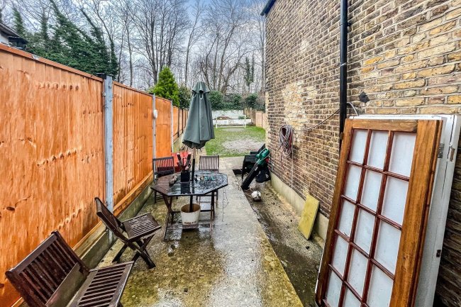 32A Warwick Road, Penge, London SE20 7YL
 10