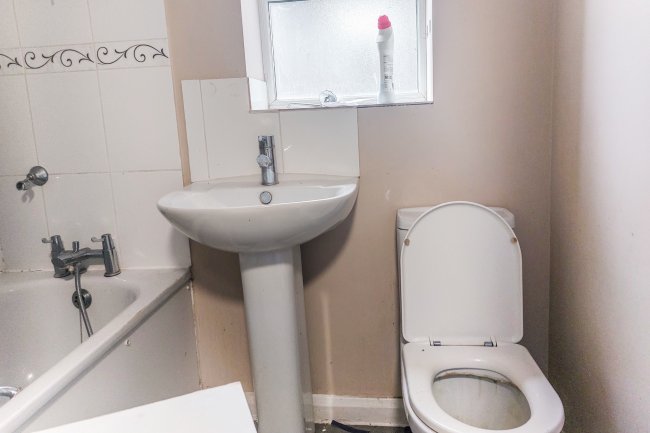 133 Plough Road, Battersea, London SW11 2BJ
 2