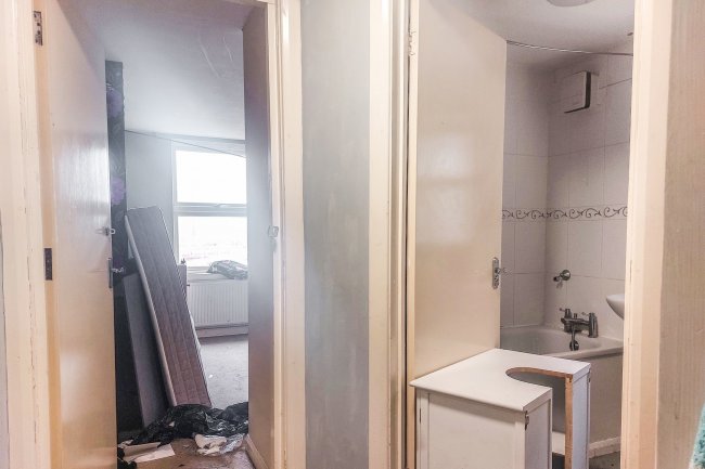 133 Plough Road, Battersea, London SW11 2BJ
 2