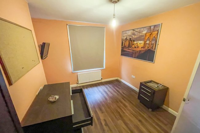 5 Sidney Road, South Norwood, London SE25 5NB
 1