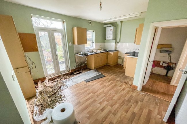 5 Sidney Road, South Norwood, London SE25 5NB
 1