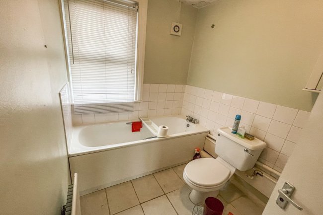 5 Sidney Road, South Norwood, London SE25 5NB
 1