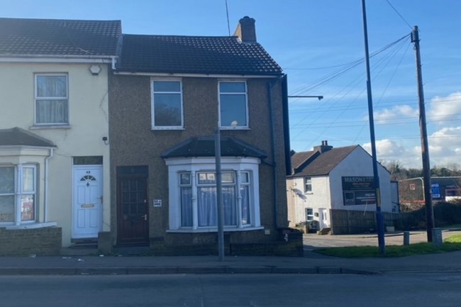 50A and 50B Stonebridge Road, Gravesend, Kent DA11 9DS
 3