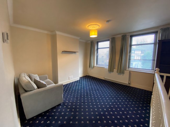 50A and 50B Stonebridge Road, Gravesend, Kent DA11 9DS
 3