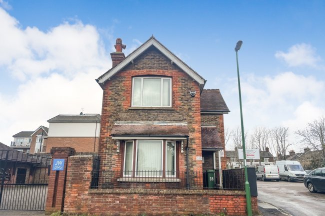 35 Victoria Street, Horsham, Sussex RH13 5DZ  4