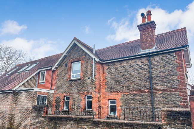 35 Victoria Street, Horsham, Sussex RH13 5DZ  4