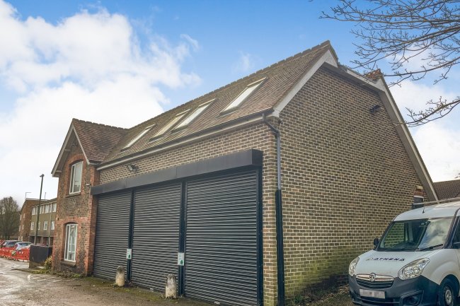 35 Victoria Street, Horsham, Sussex RH13 5DZ  4