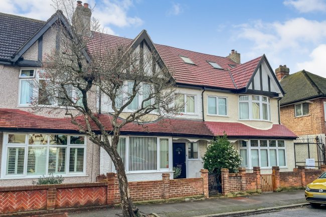 2A Arrol Road, Telford, Beckenham, Kent BR3 4PA

 4