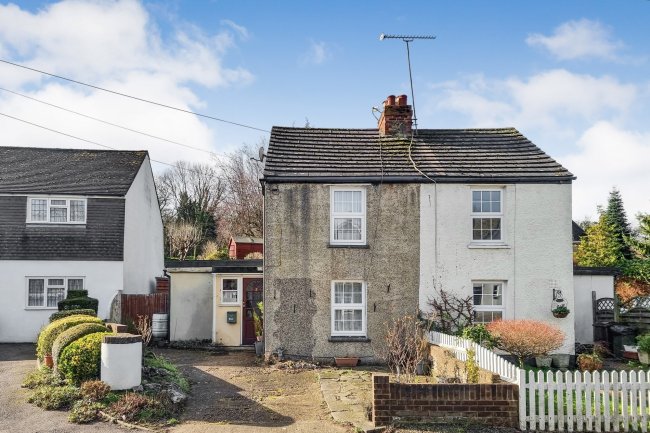 2, Nightingale Cotts, Rushmore Hill, Pratts Bottom, Kent BR6 7NW

 3