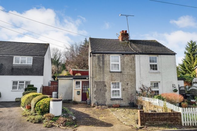 2, Nightingale Cotts, Rushmore Hill, Pratts Bottom, Kent BR6 7NW

 3