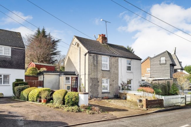 2, Nightingale Cotts, Rushmore Hill, Pratts Bottom, Kent BR6 7NW

 3