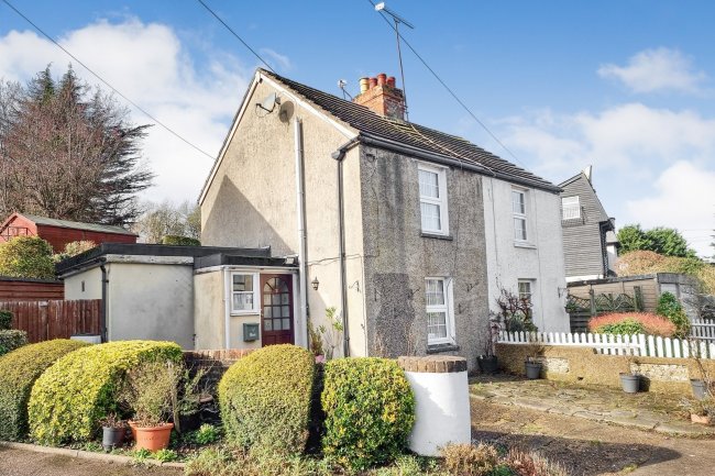 2, Nightingale Cotts, Rushmore Hill, Pratts Bottom, Kent BR6 7NW

 3