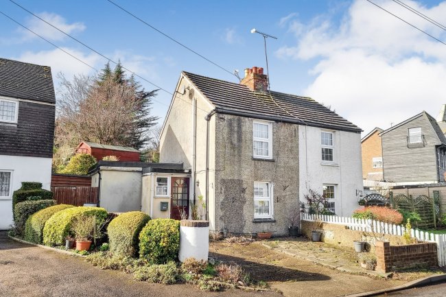 2, Nightingale Cotts, Rushmore Hill, Pratts Bottom, Kent BR6 7NW

 3