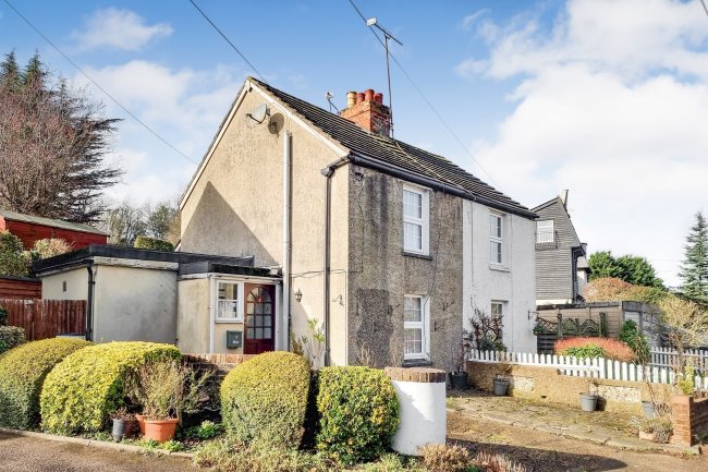 2, Nightingale Cotts, Rushmore Hill, Pratts Bottom, Kent BR6 7NW

 3