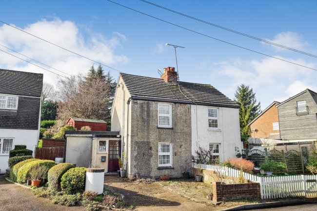 2, Nightingale Cotts, Rushmore Hill, Pratts Bottom, Kent BR6 7NW

 3