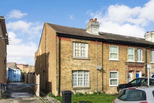 3, Napier Road, Bromley, Kent BR2 9JA

 6