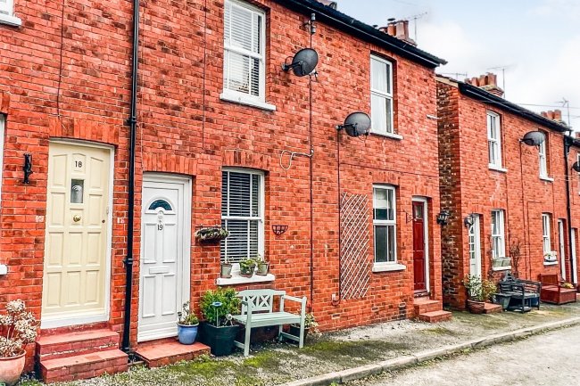 19, Dene Street Gardens, Dorking, Surrey RH4 2DN

 1