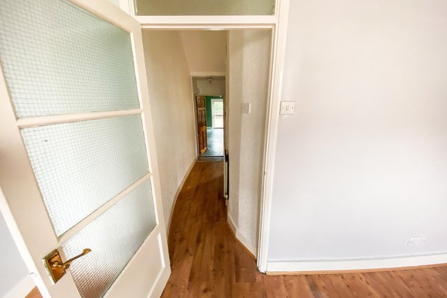 Flat A, 319 Earlsfield Road, Wandsworth, London SW18 3DG
 4