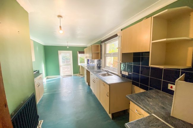 Flat A, 319 Earlsfield Road, Wandsworth, London SW18 3DG
 4