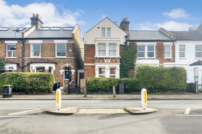 Flat A, 319 Earlsfield Road, Wandsworth, London SW18 3DG
 4