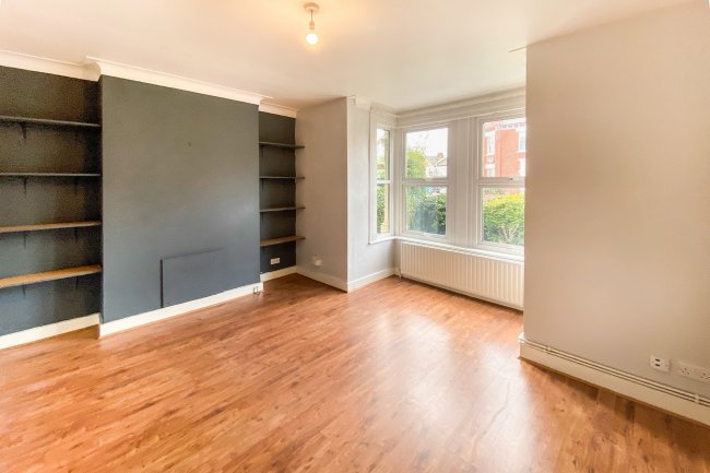 Flat A, 319 Earlsfield Road, Wandsworth, London SW18 3DG
 4