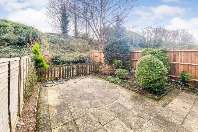 Flat A, 319 Earlsfield Road, Wandsworth, London SW18 3DG
 4