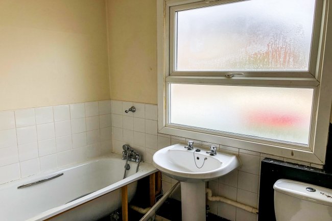 Flat 9 Norfolk House, Ellenslea Road, St Leonards-On-Sea,  East Sussex TN37 6HZ 
 5