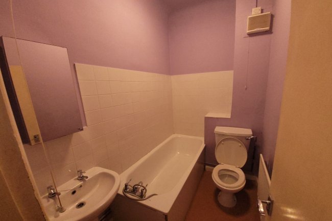 Flat 7A, 7 Knoll Road, Wandsworth, London, SW18 2DF
 6