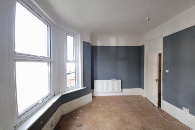 Flat 7A, 7 Knoll Road, Wandsworth, London, SW18 2DF
 6